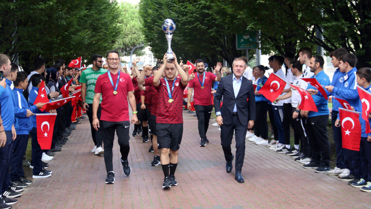 Şampiyon Futsal Milli Takımı'ndan Başkan Büyükakın'a ziyaret